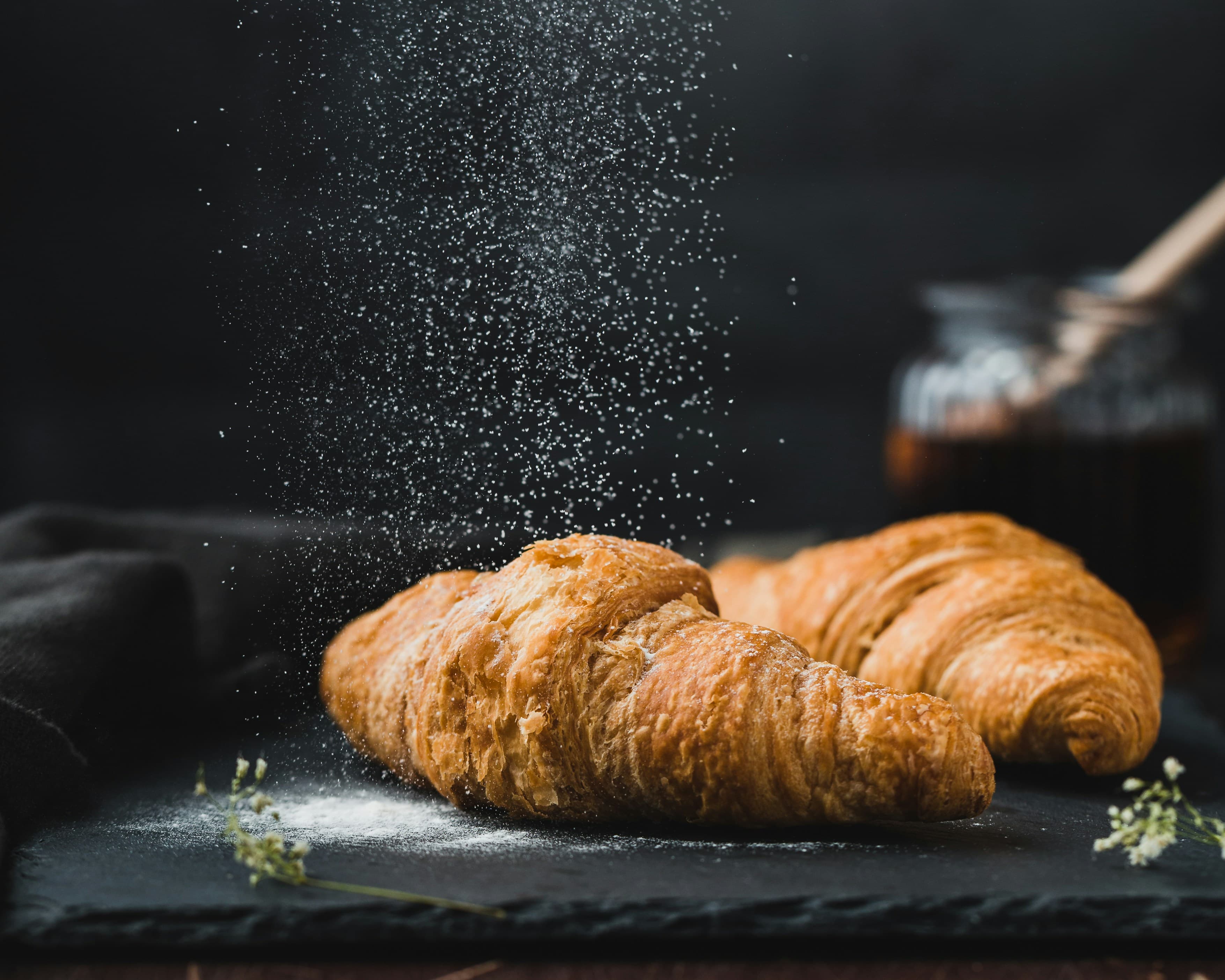 Croissants dorés de la pâtisserie La Dune